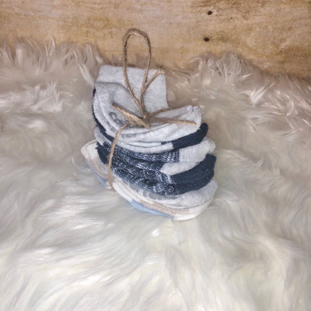 Carter’s socks 3-12 months